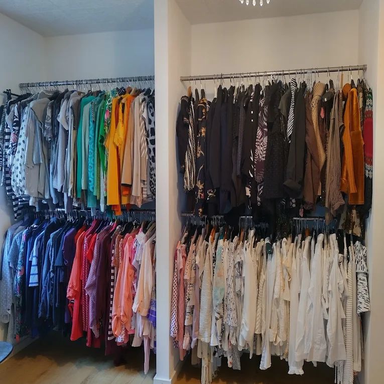 Große Auswahl an Vintage Kleidung und Marken wie Escada oder Maloja