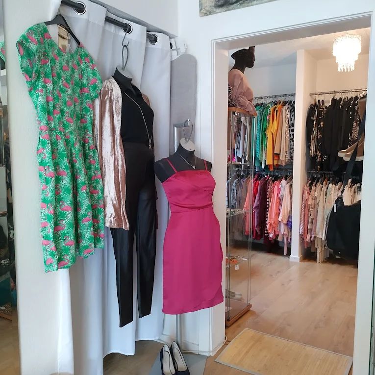 Individuelle Modeberatung und zusammengestellte Outfits bei Vintuitiv Pre-loved Fashion